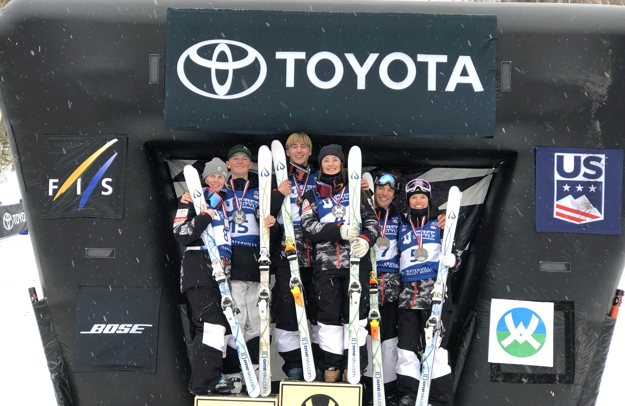 Men and women's podium