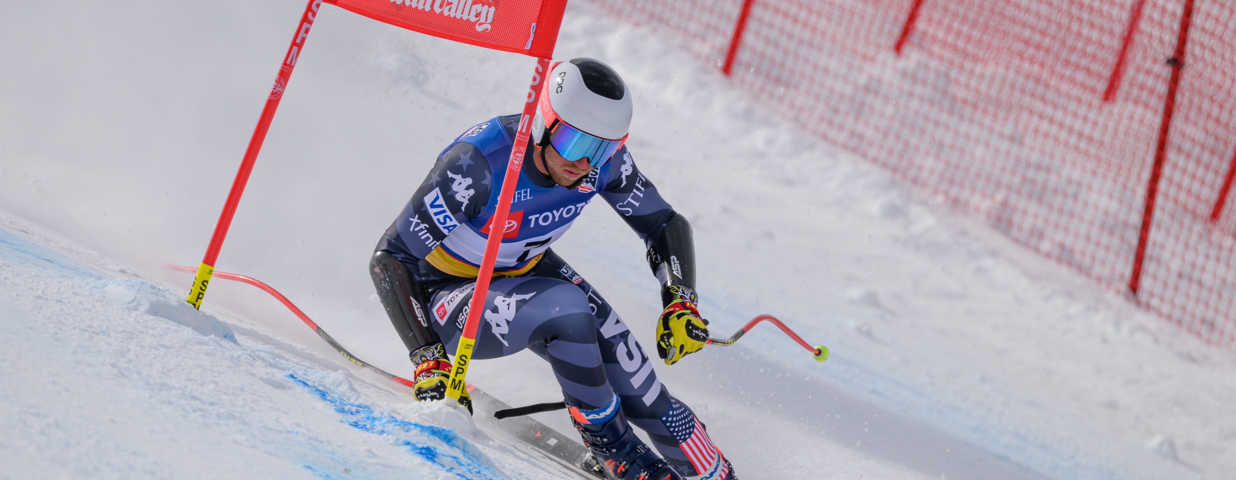 alpine skier