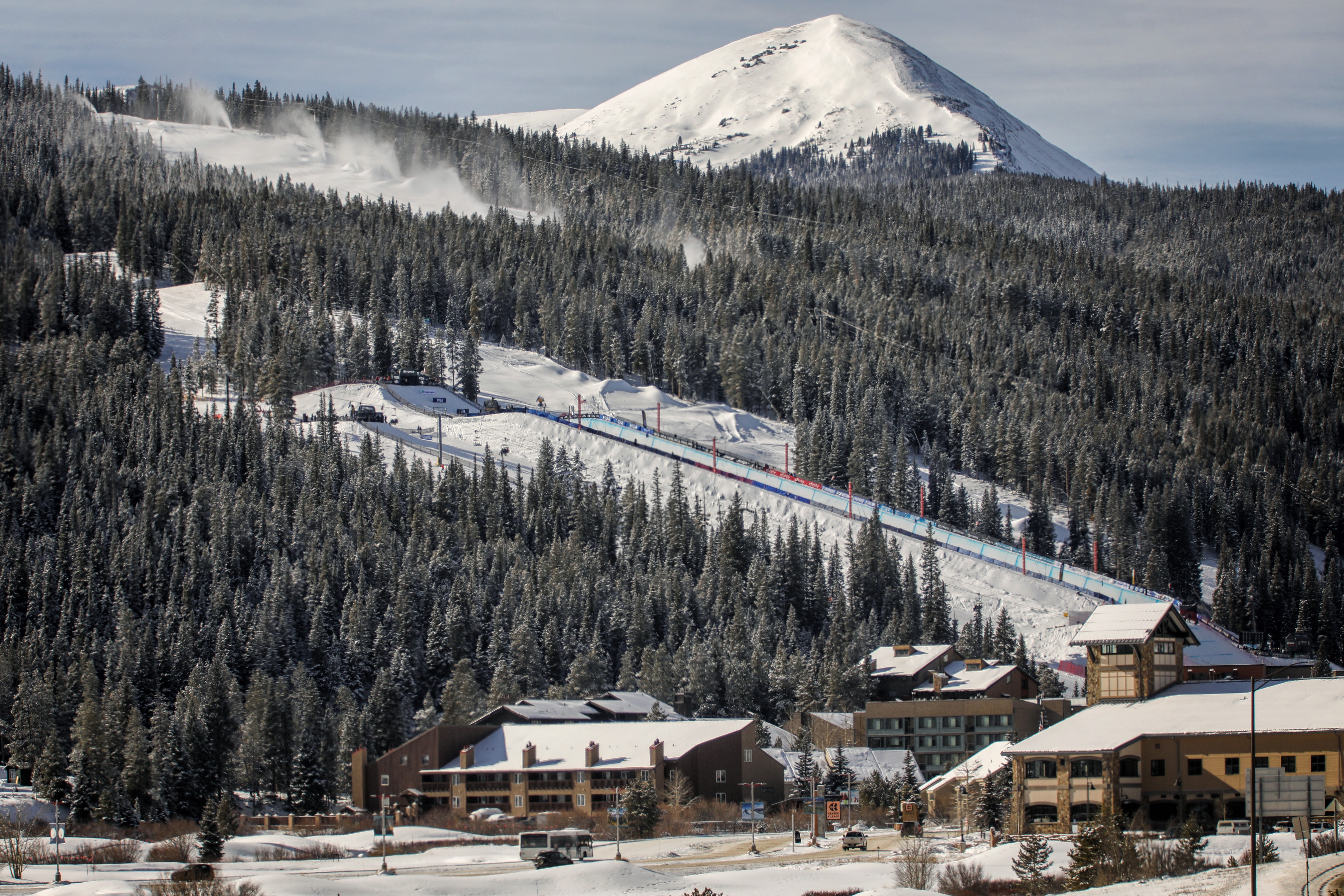 The Copper Mountain landscape with the superpipe.