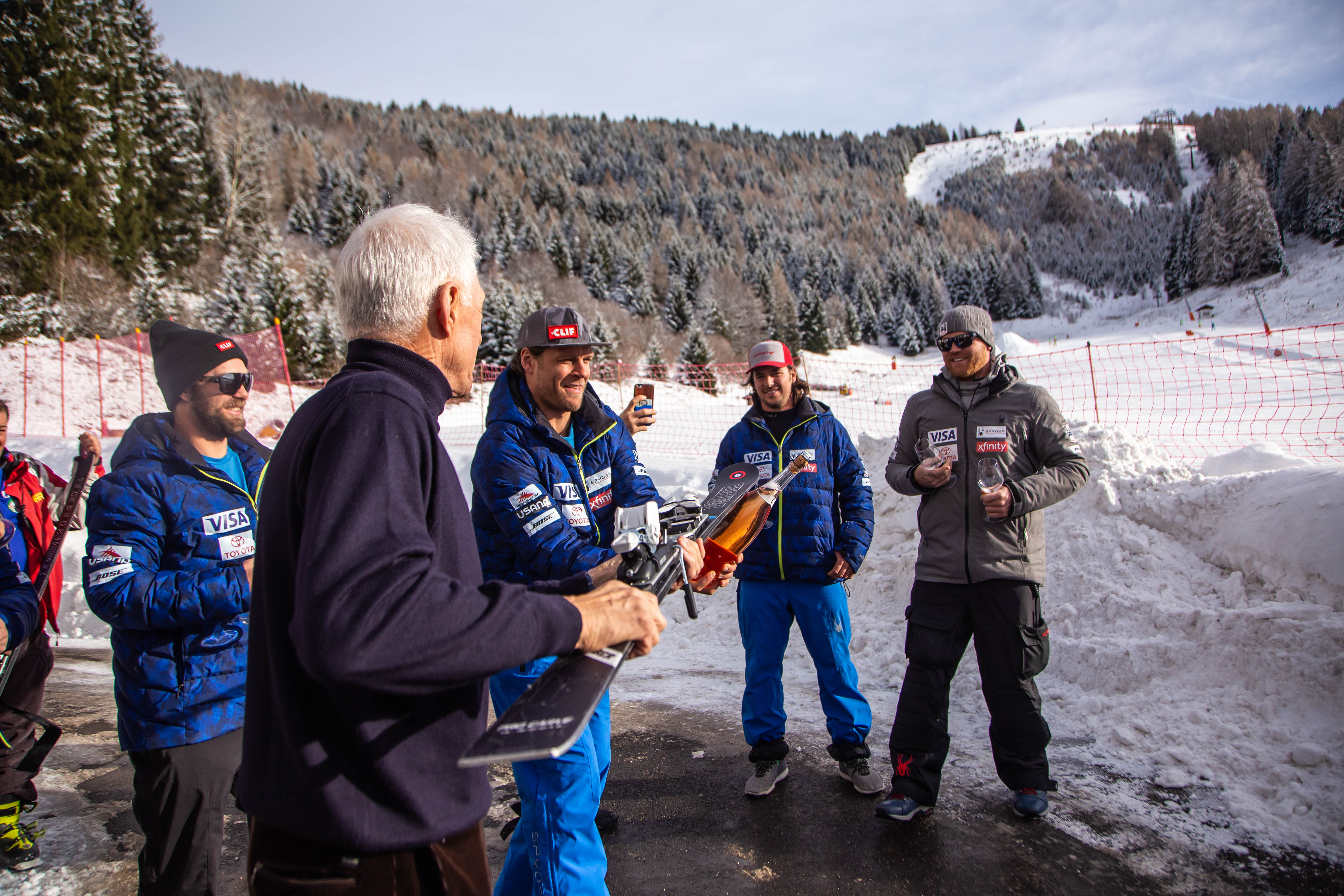 Champagne Ski Saber Time