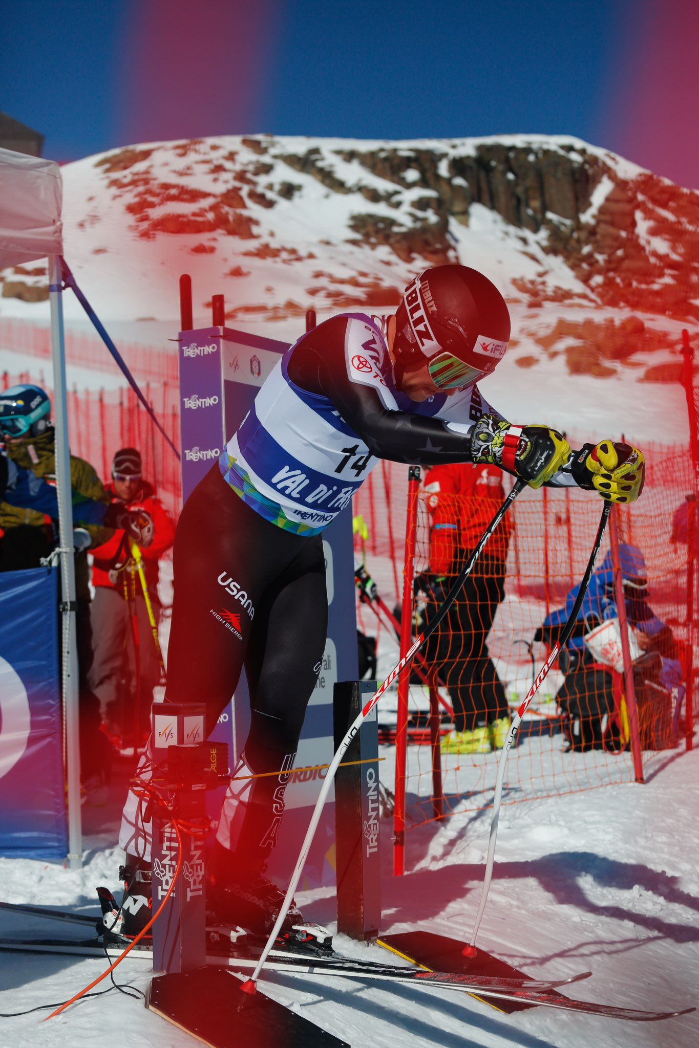 Kyle Negomir gets ready to charge at Val di Fassa 2019.