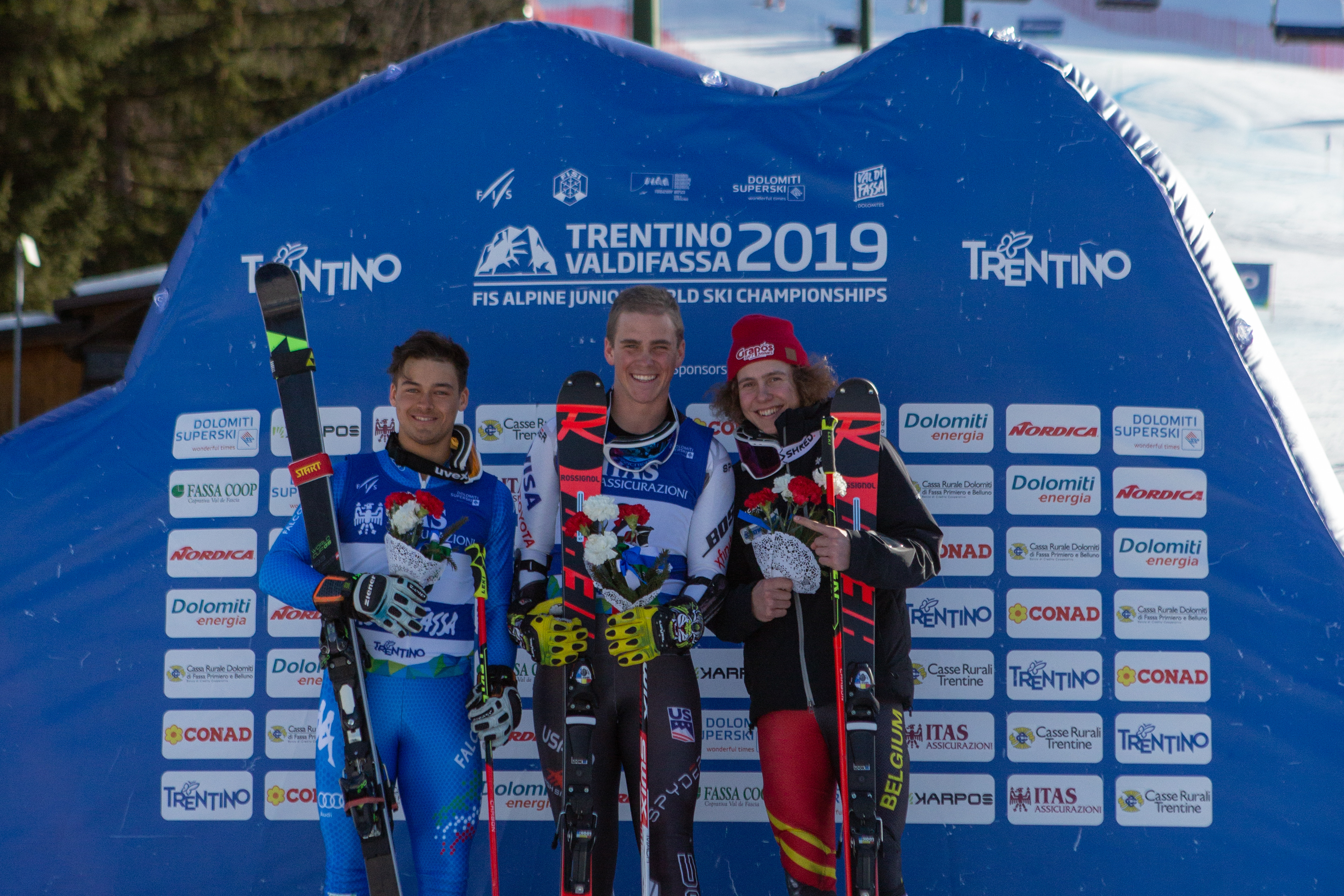 River celebrates his second gold medal at Val di Fassa 2019. 