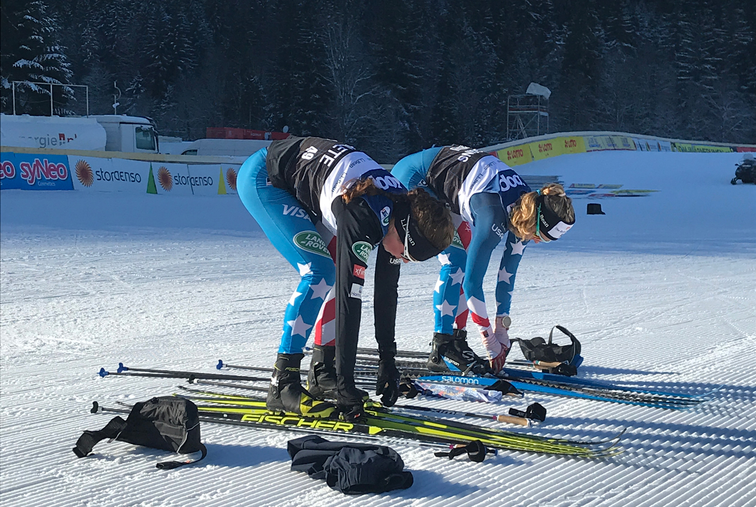Jessie Diggins and Caitlin Patterson practice transitions from classic to skate skis for Saturday's race. (U.S. Ski &amp; Snowboard - Tom Horrocks)