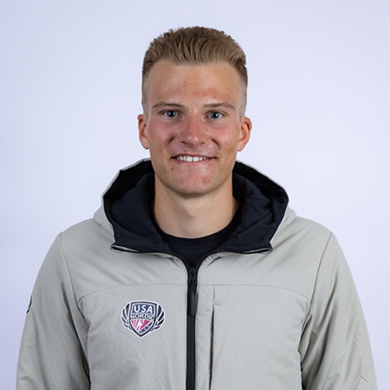Ben Loomis headshot image