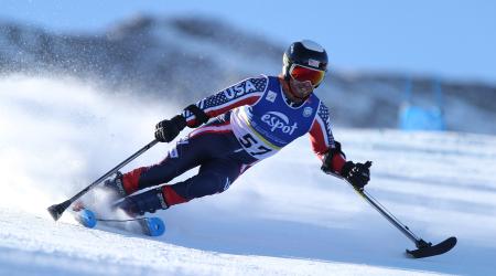 Andrew Haraghey skis in a giant slalom race